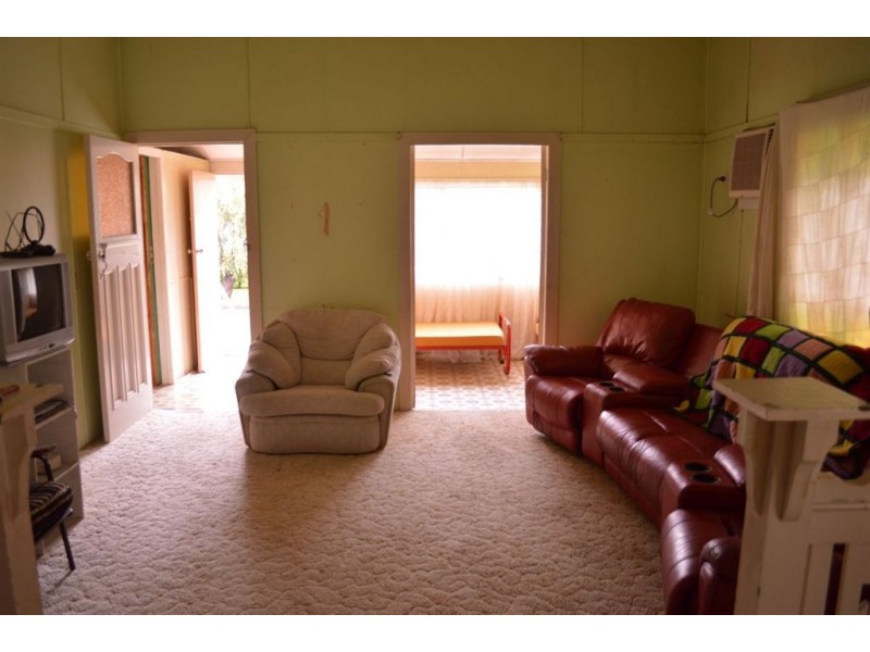 15 Card Street, Berserker QLD 4701