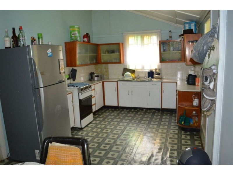 15 Card Street, Berserker QLD 4701