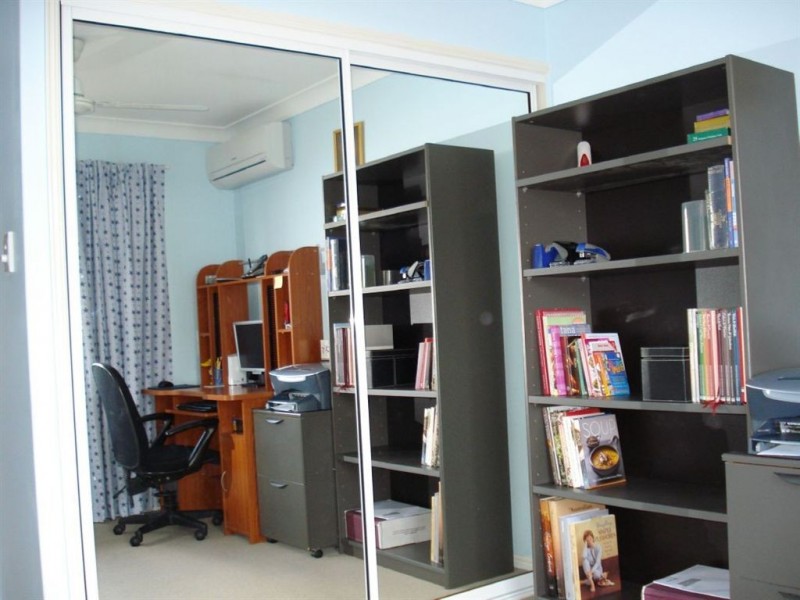 1/4 Poinciana Place, Gracemere QLD 4702