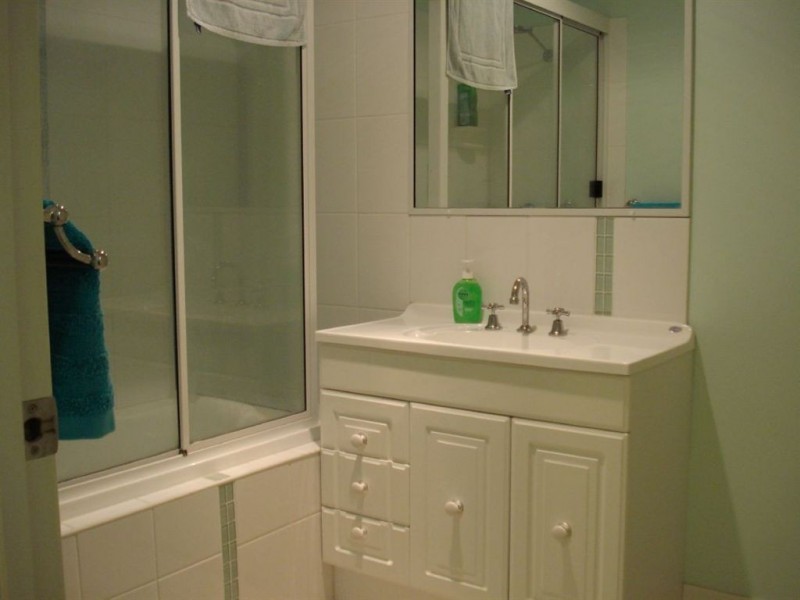 1/4 Poinciana Place, Gracemere QLD 4702