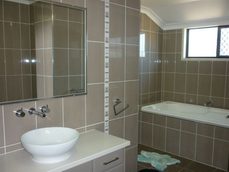 10 Corella Drive, Gracemere QLD 4702