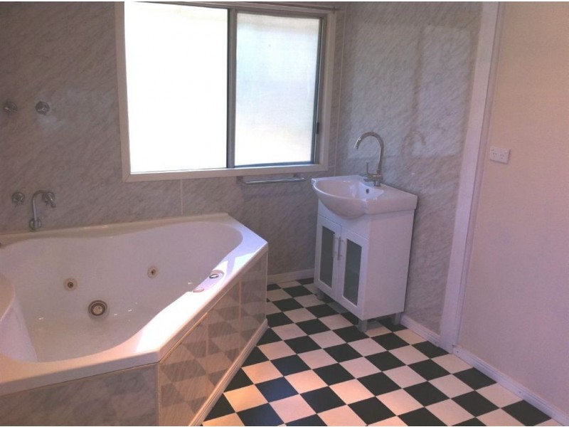 13 Hogan Street, Park Avenue QLD 4701