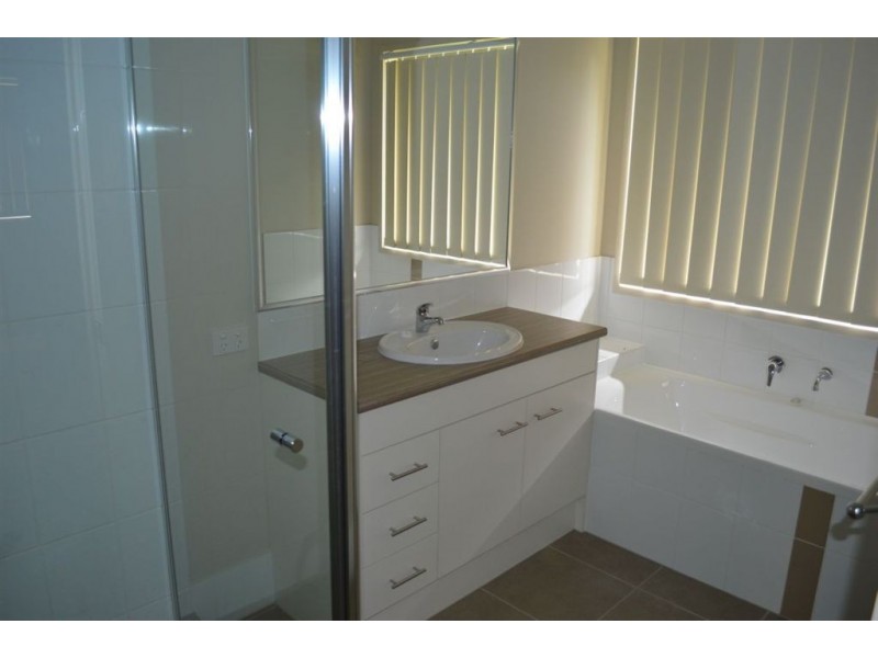 42 Burke & Wills Drive, Gracemere QLD 4702