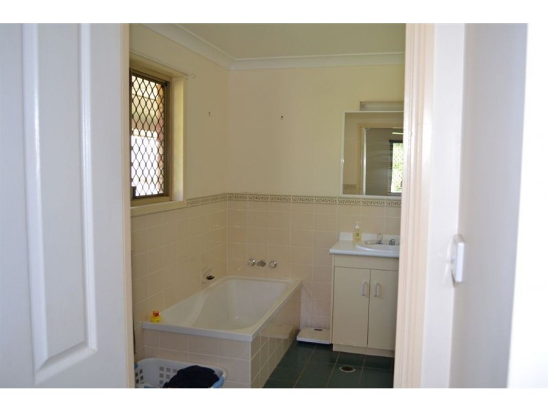 2 Gleeson Close, Gracemere QLD 4702