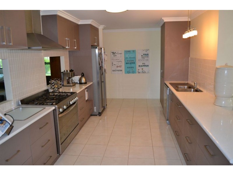 16 Freeman Court, Gracemere QLD 4702