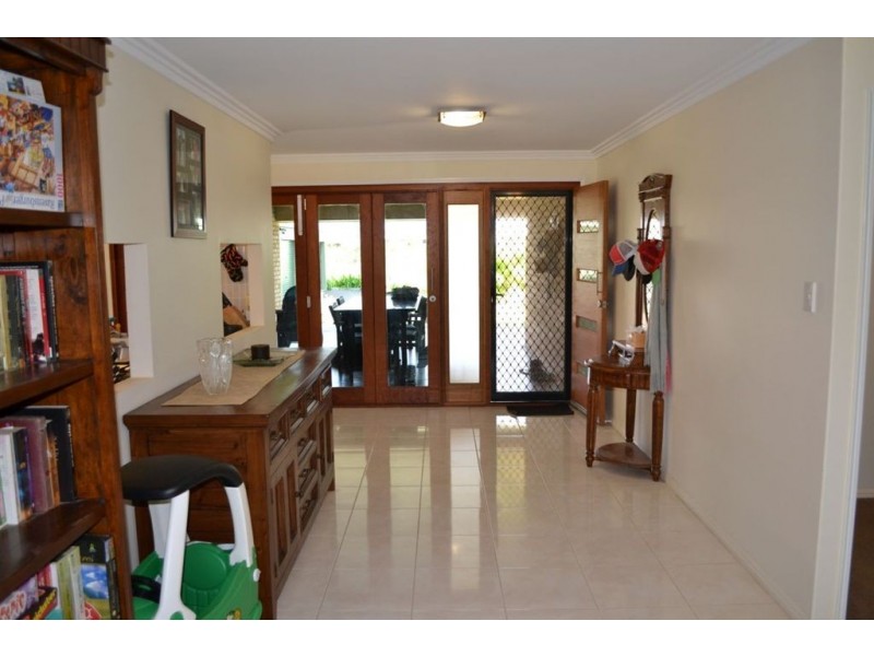16 Freeman Court, Gracemere QLD 4702