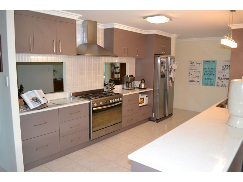 16 Freeman Court, Gracemere QLD 4702