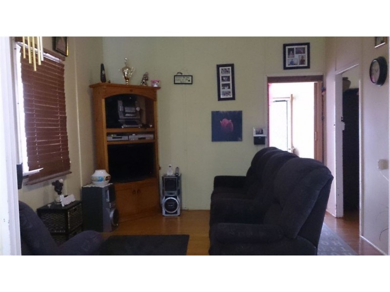76 Dee Street, Mount Morgan QLD 4714