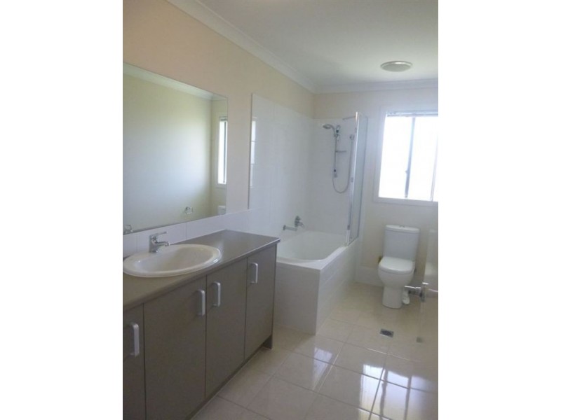 35 Taramoore Road, Gracemere QLD 4702