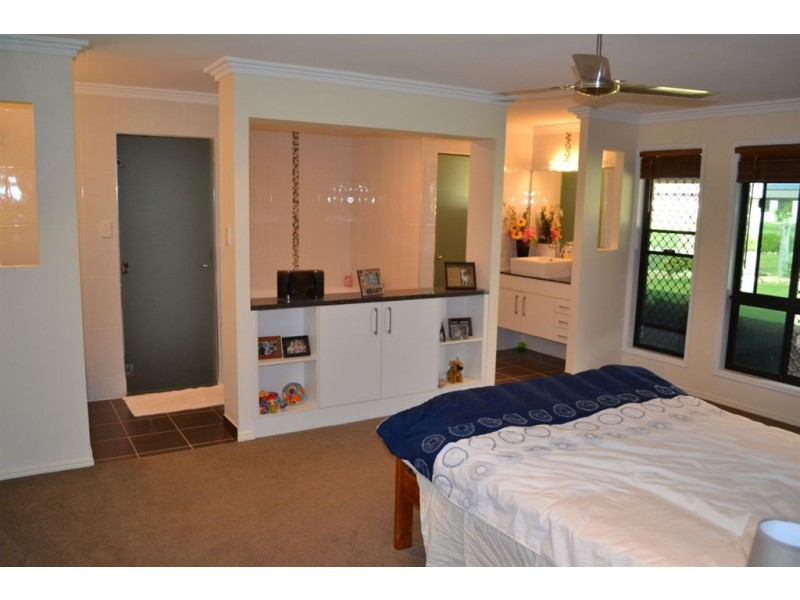 16 FREEMAN COURT, Gracemere QLD 4702