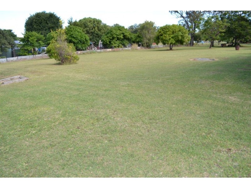 25 BOWER STREET, Stanwell QLD 4702