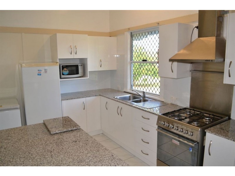 25 BOWER STREET, Stanwell QLD 4702