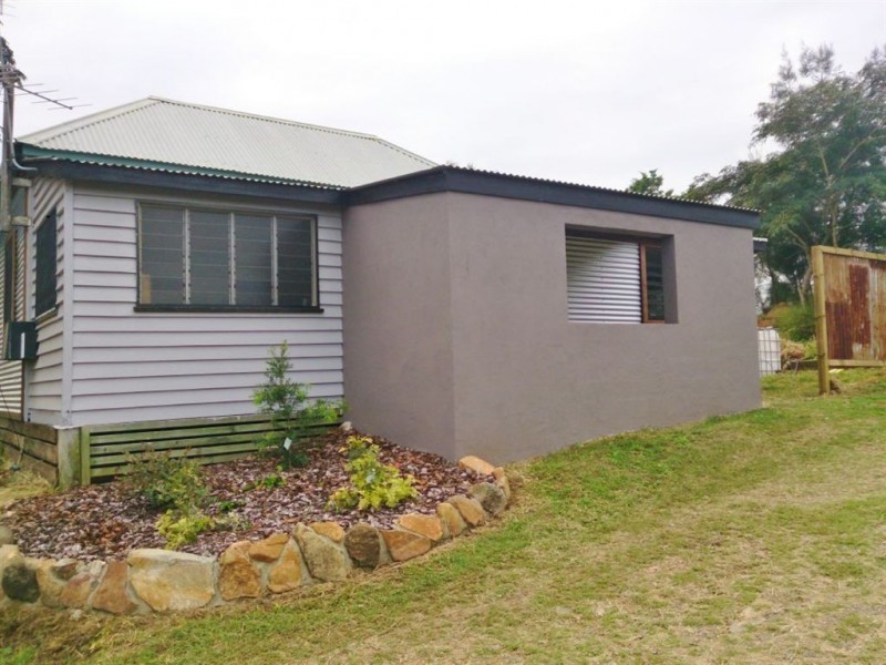 17 Queen Street, Mount Morgan QLD 4714