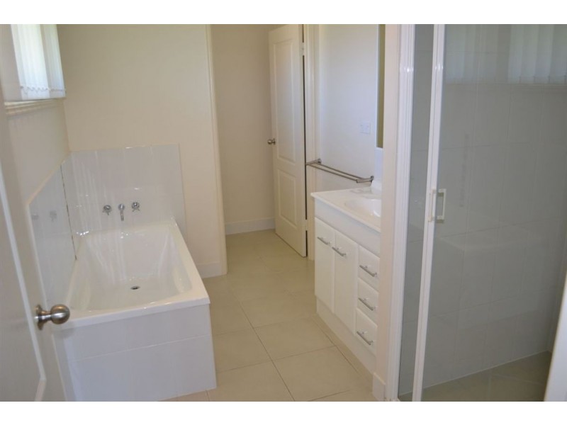 25 Joseph Street, Gracemere QLD 4702