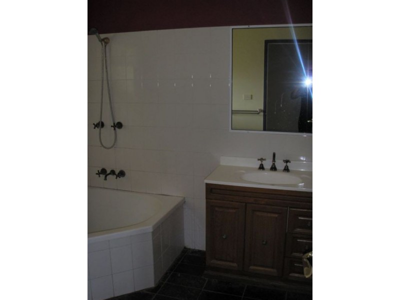 3 Beverly Place, Gracemere QLD 4702