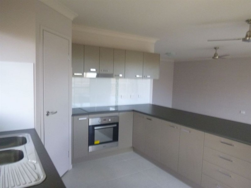 2/181 Lucas Street, Gracemere QLD 4702