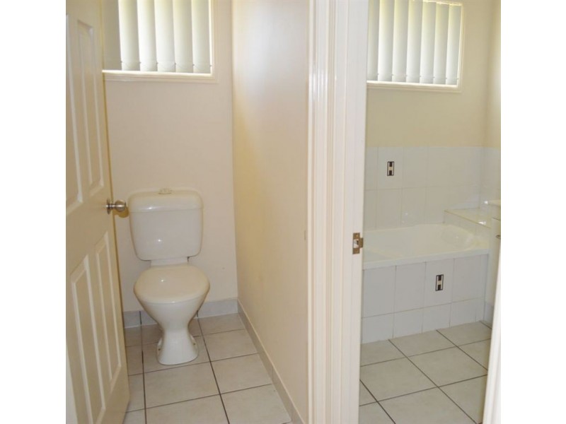 33 Seonaid Place, Gracemere QLD 4702