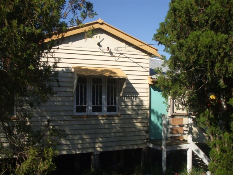 4 Neil St, Mount Morgan QLD 4714