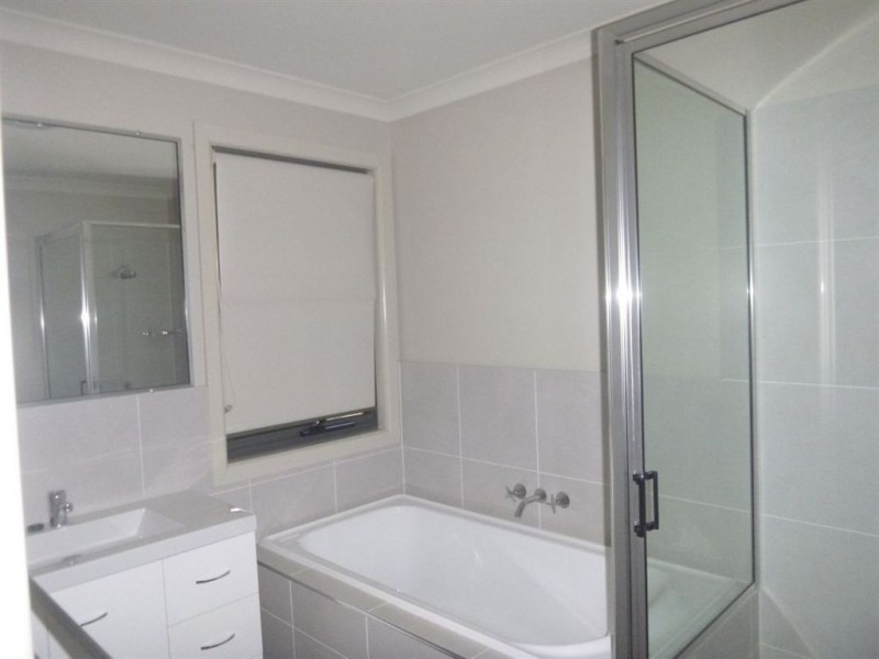 44 Burke and Wills Drive, Gracemere QLD 4702