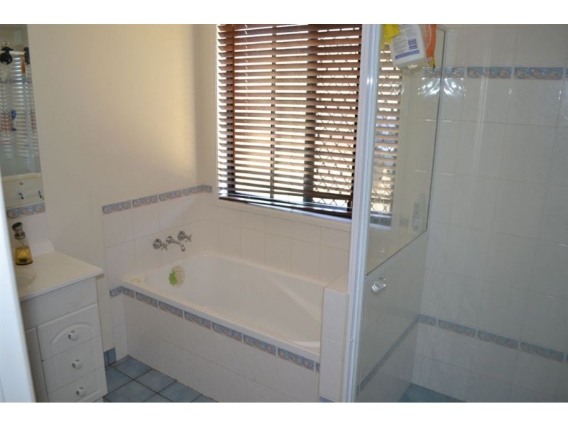 6 POINCIANA PLACE, Gracemere QLD 4702