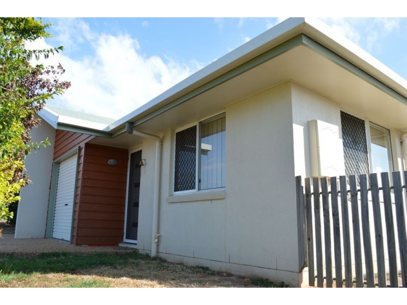 1/4 Poinciana Place, Gracemere QLD 4702