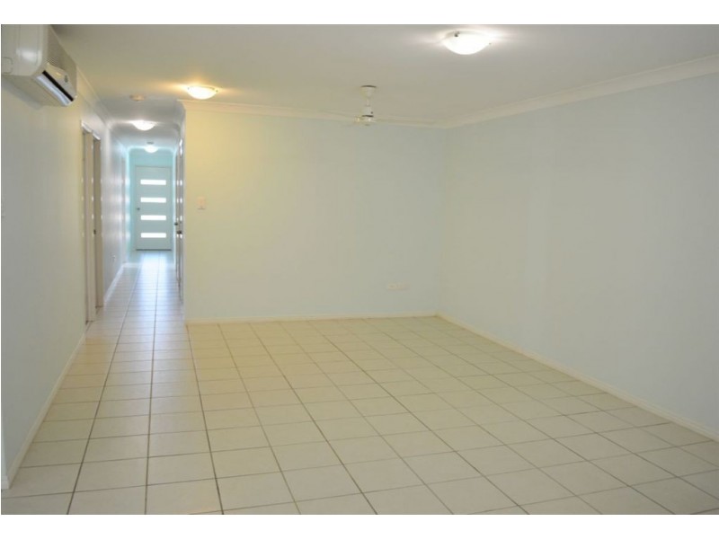 1/4 Poinciana Place, Gracemere QLD 4702