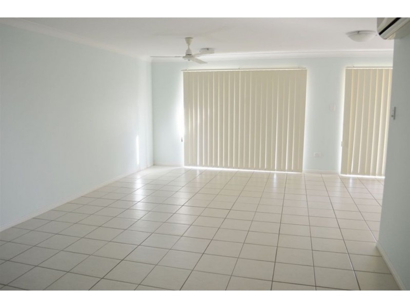 1/4 Poinciana Place, Gracemere QLD 4702