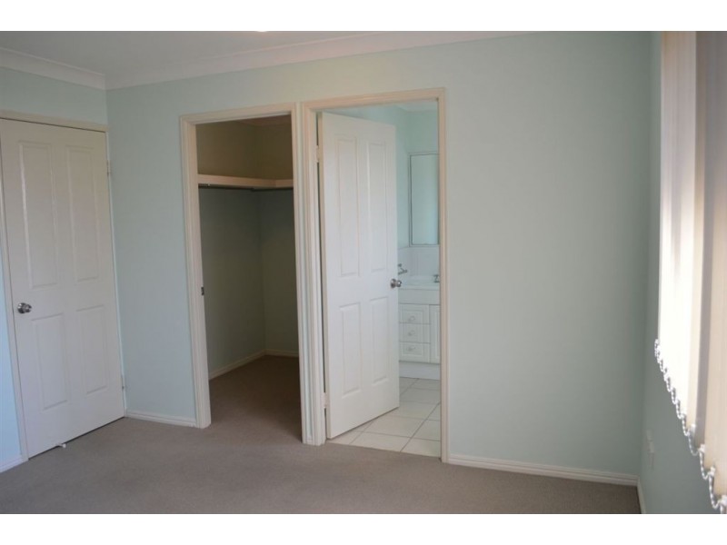 1/4 Poinciana Place, Gracemere QLD 4702