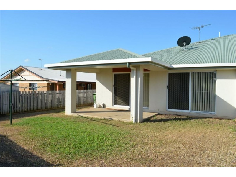 1/4 Poinciana Place, Gracemere QLD 4702