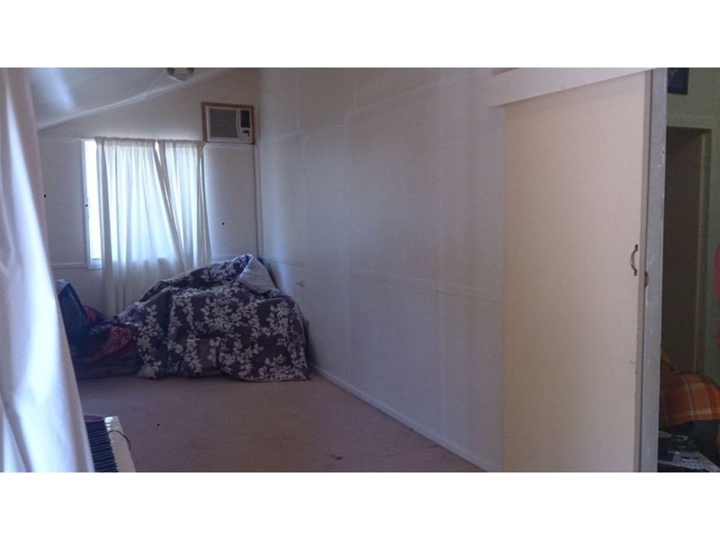 38 Gordon Street, Mount Morgan QLD 4714