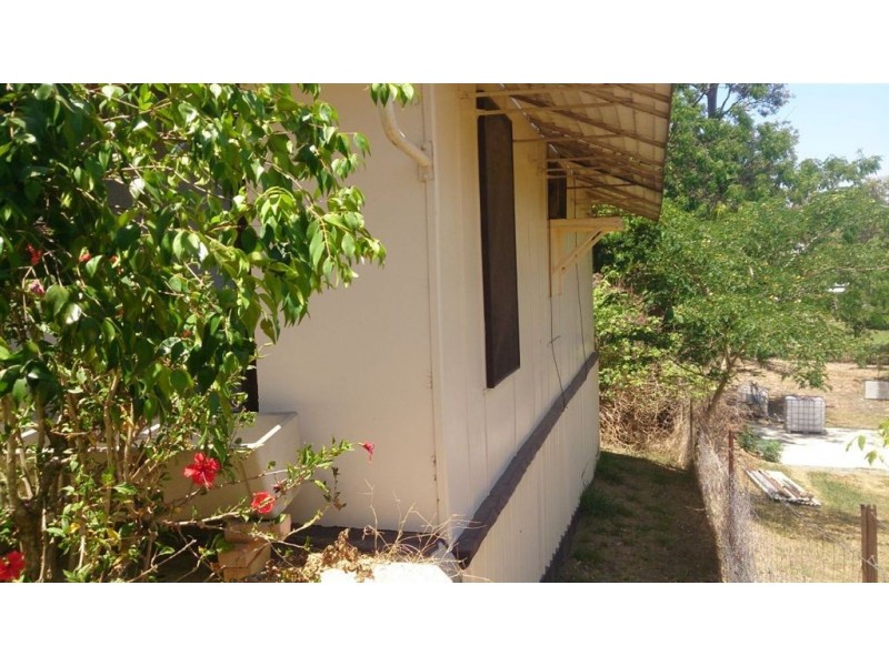 38 Gordon Street, Mount Morgan QLD 4714
