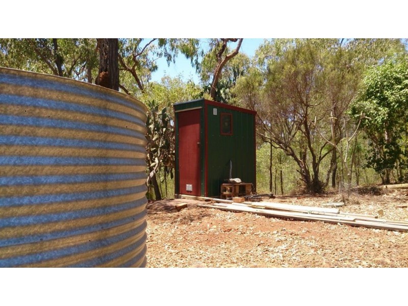 1 Corrys Lane, Mount Morgan QLD 4714