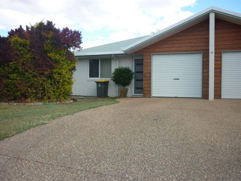 2/4 Poinciana Place, Gracemere QLD 4702