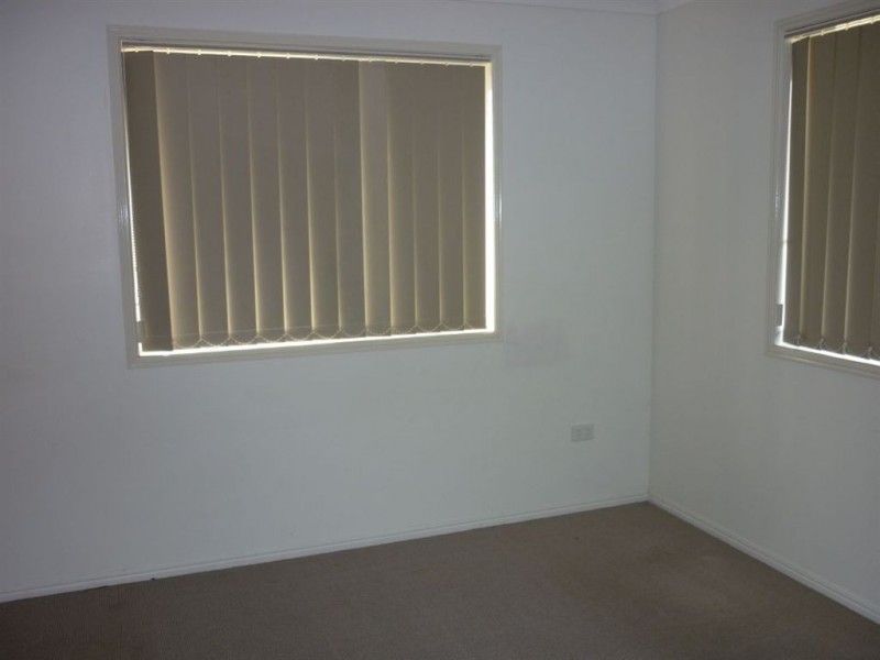 2/4 Poinciana Place, Gracemere QLD 4702