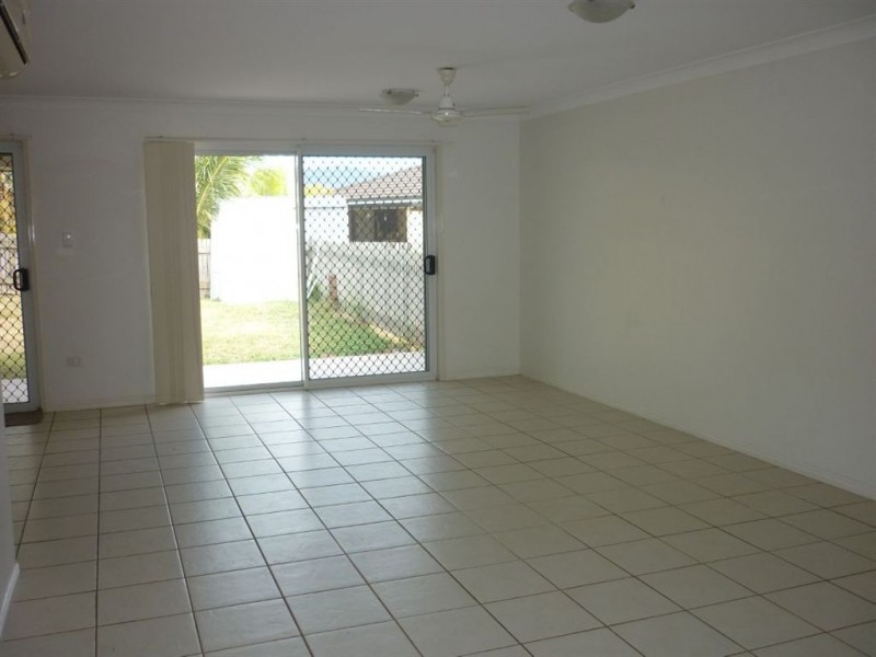 2/4 Poinciana Place, Gracemere QLD 4702