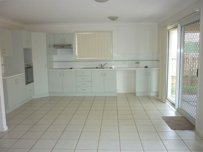 2/4 Poinciana Place, Gracemere QLD 4702