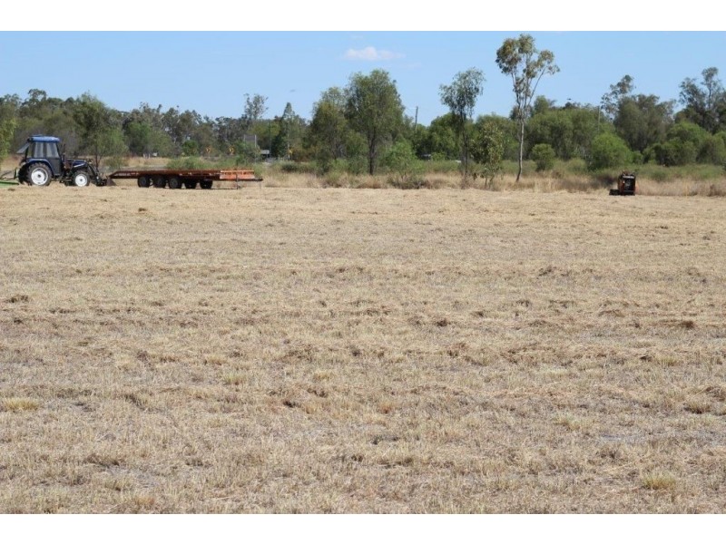 5 Bowen Street, Banana QLD 4702