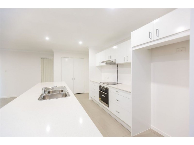 12 Rosebrook Place, Gracemere QLD 4702