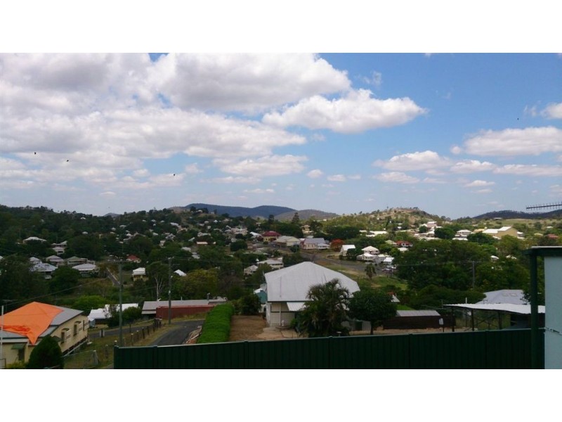 10 North Street, Mount Morgan QLD 4714