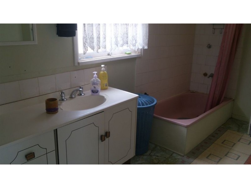 10 North Street, Mount Morgan QLD 4714