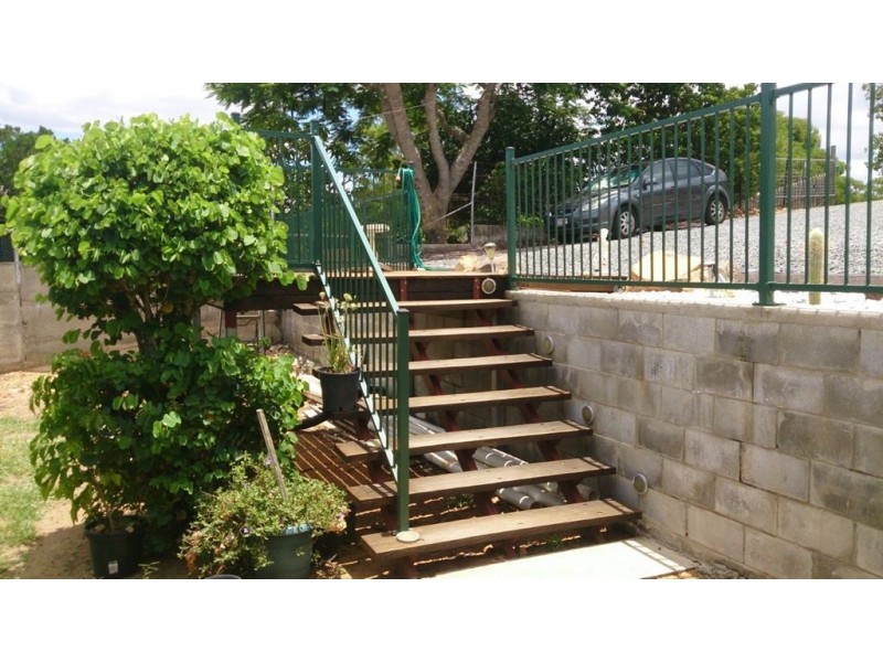 10 North Street, Mount Morgan QLD 4714