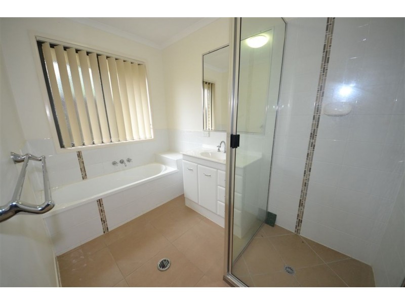 28 Jamie Crescent, Gracemere QLD 4702