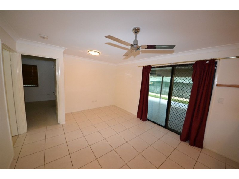 6 Poinciana Place, Gracemere QLD 4702