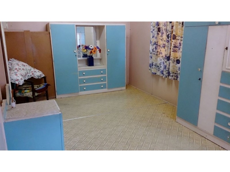 70 Hall Street, Mount Morgan QLD 4714