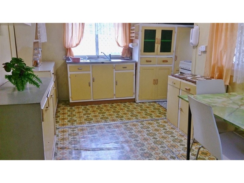 70 Hall Street, Mount Morgan QLD 4714