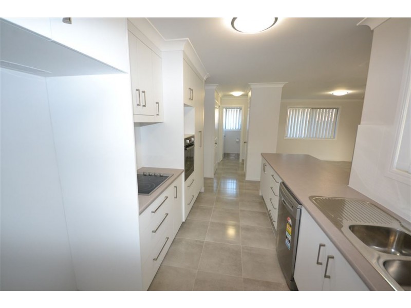 24 Burke and Wills Drive, Gracemere QLD 4702