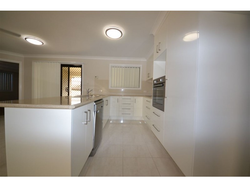 26 Burke and Wills Drive, Gracemere QLD 4702