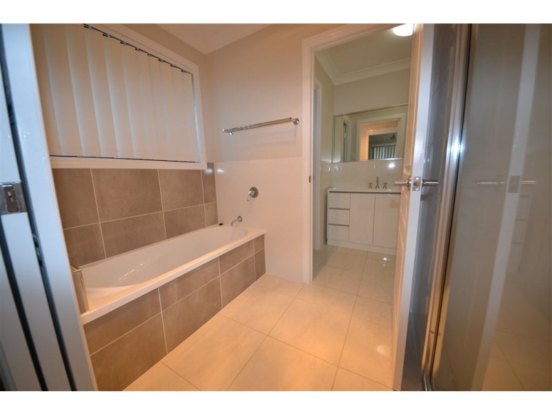 26 Burke and Wills Drive, Gracemere QLD 4702