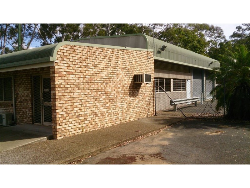 4 Showgrounds Rd, Mount Morgan QLD 4714