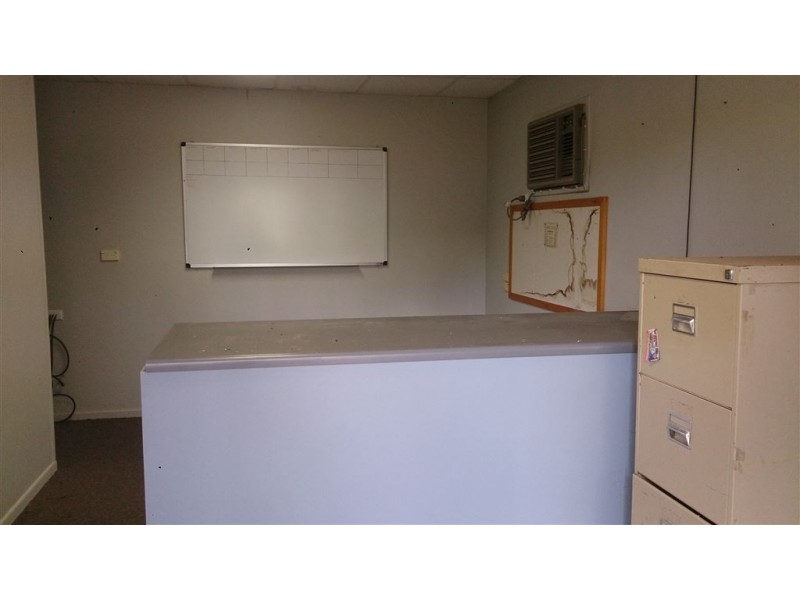 4 Showgrounds Rd, Mount Morgan QLD 4714